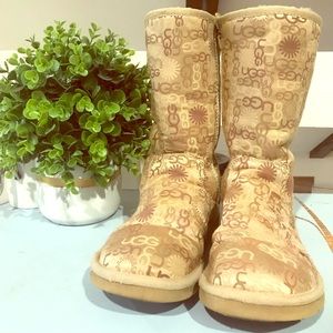 UGG Boots- size 6- Rare print ❤️